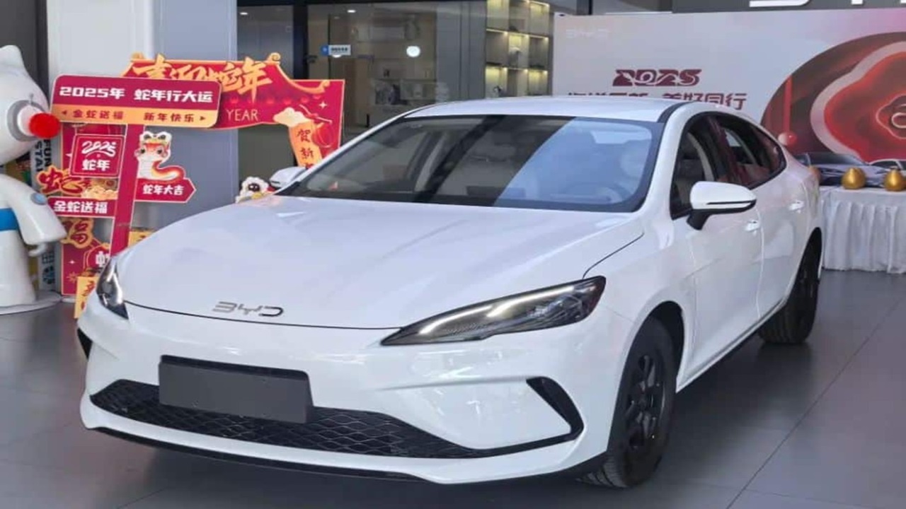 BYD Seal 05 DM-i PHEV dengan Jangkauan 2.000 Km Siap Meluncur di China 10 Februari