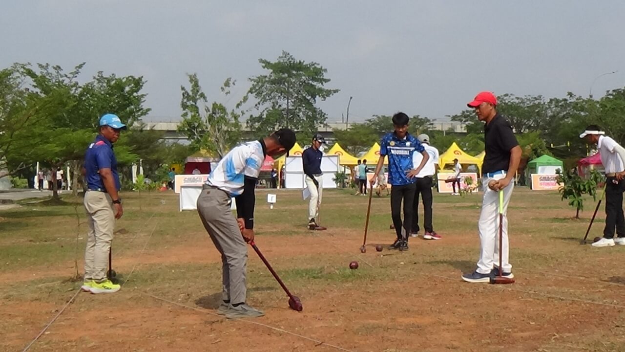 Age Raih Juara Open Tournament Woodball HUT Ke-79 TNI Putra Piala Pangdam II Sriwijaya Nomor Single Stroke 