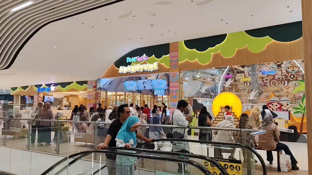 Libur Panjang, Warga Serbu Mall di Palembang