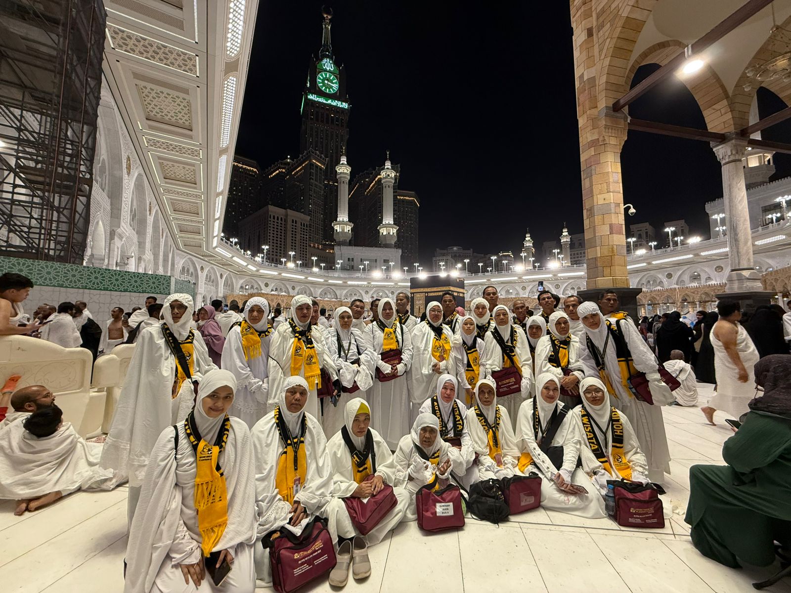 433 Jemaah Holiday Angkasa Wisata keberangkatan 17 Juli 2025, Tunaikan Umrah Perdana dengan Penuh Haru