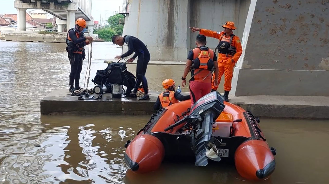2 Bocah Tenggelam Saat Mandi di Sungai Bawah Jembatan Ogan Kertapati