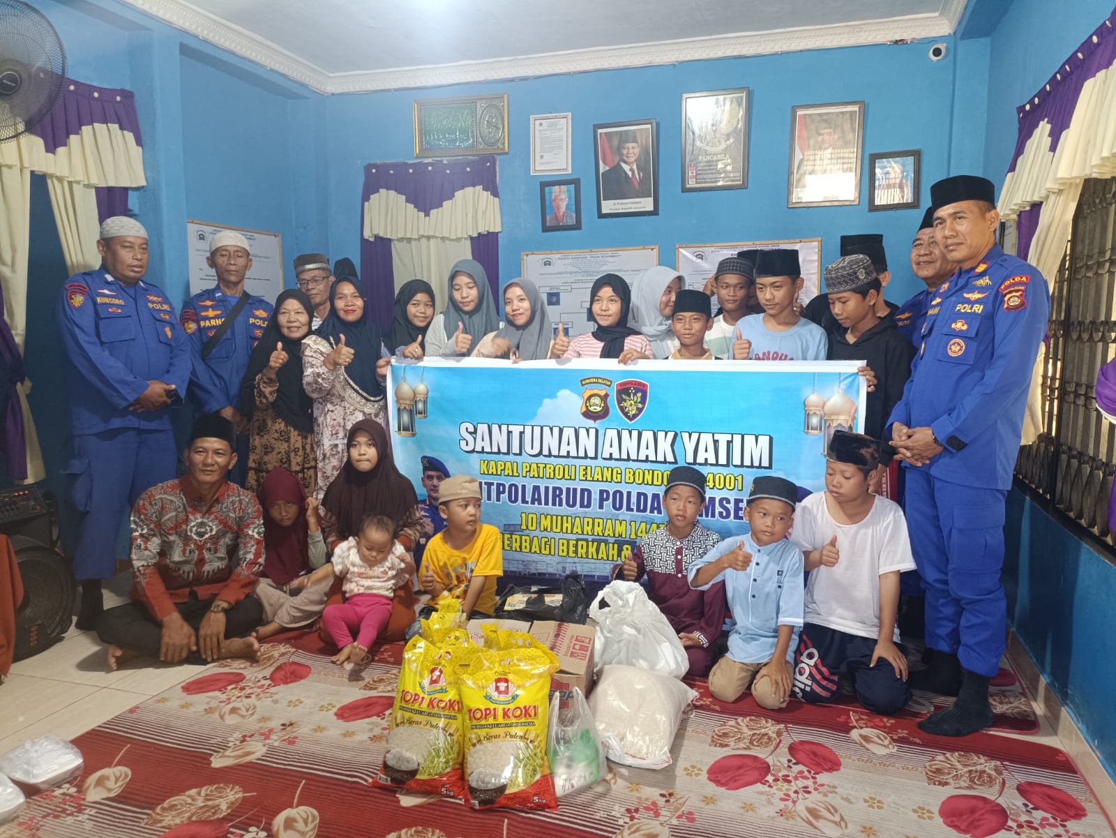 Momen 10 Muharram, Personel Kapal Patroli Elang Bondol Berbagi Ke Anak Panti Asuhan