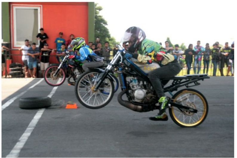 Motor Custom Siap Geber di Ajang Drag Race: Perpaduan Kecepatan dan Kreativitas