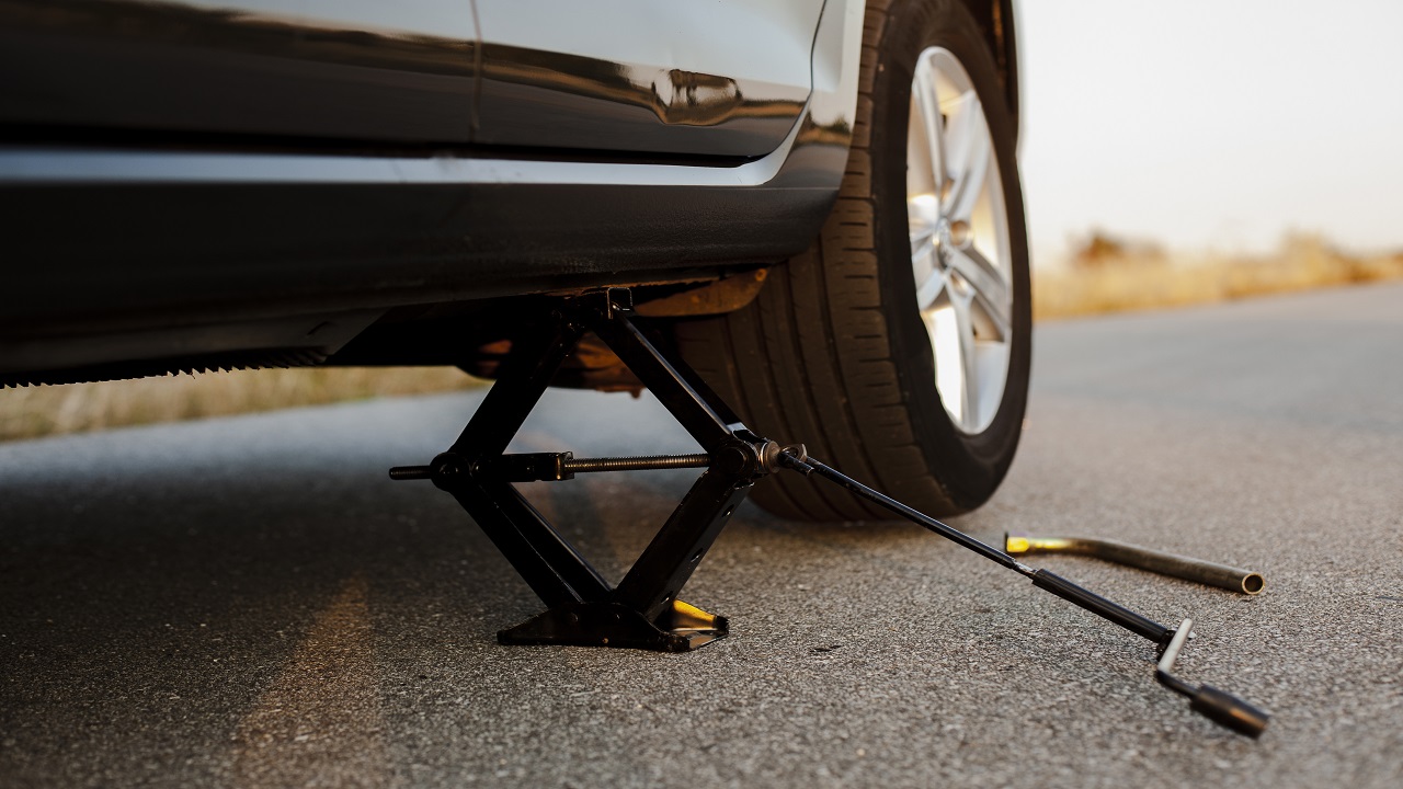 Biar Awet & Nyaman, Begini Cara Rawat Suspensi Mobil yang Benar