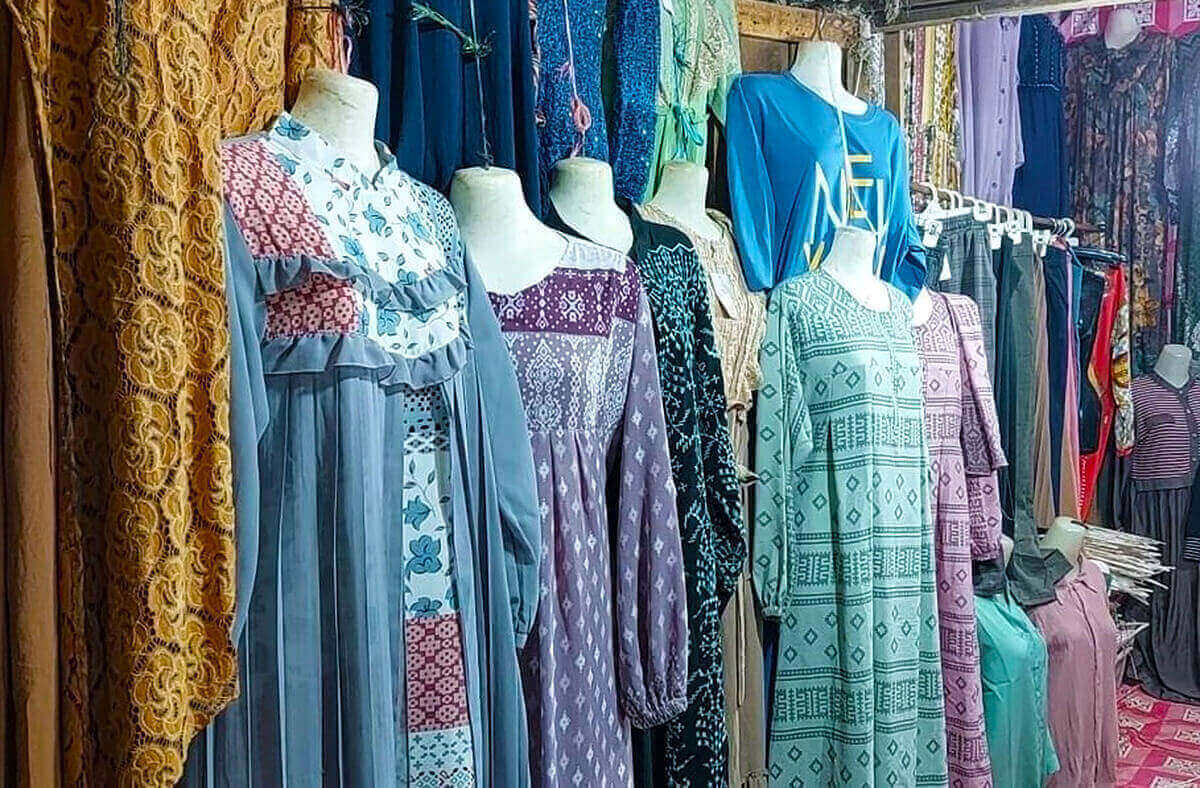 Bersaing dengan Penjual Online, Pedagang Pakaian di Pasar Pangkalan Balai Keluhkan Sepi Pembeli Jelang Lebaran