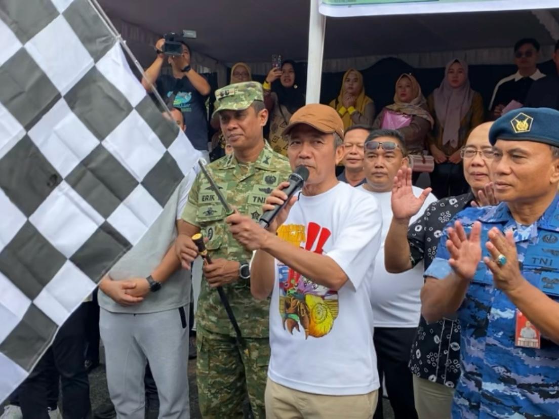 Dari Palembang untuk Sumatera, Walikota Lepas 10 Armada Bantuan Bencana 