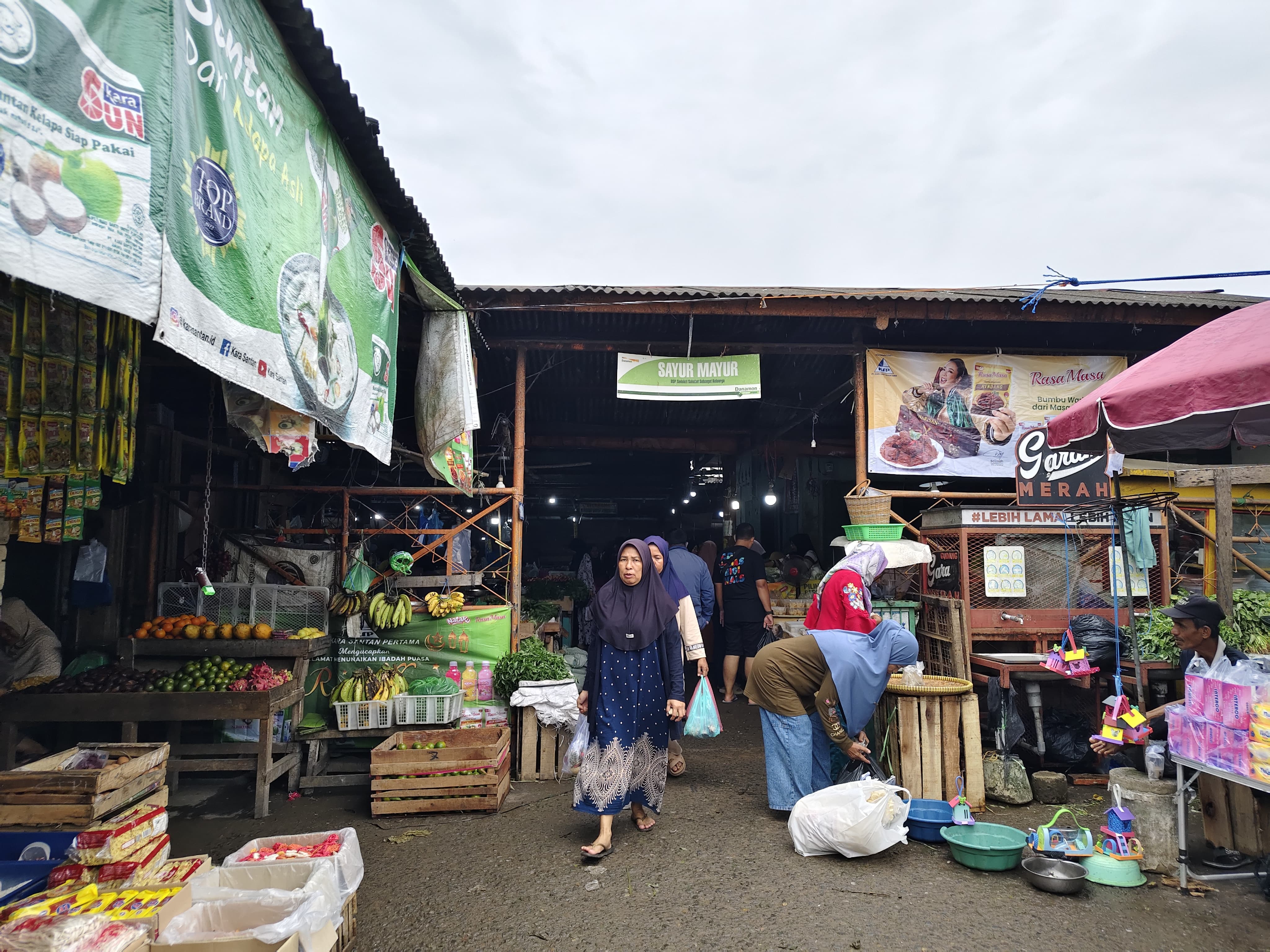 Jelang Idul Adha, Harga Sembako di Pasar KM 12 Palembang Mulai Merangkak Naik