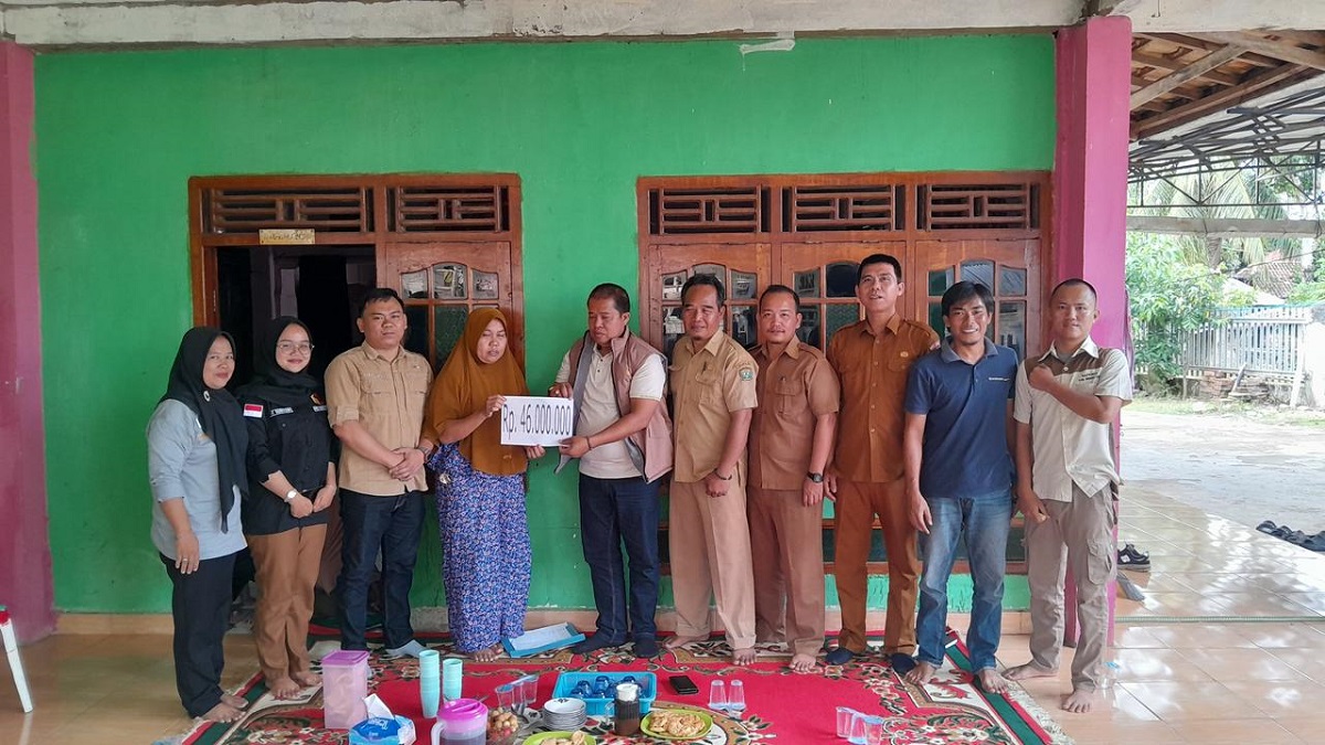 Meninggal Saat Masa Tugas Pengawasan, PKD Desa Gunung Raja Terima Santunan