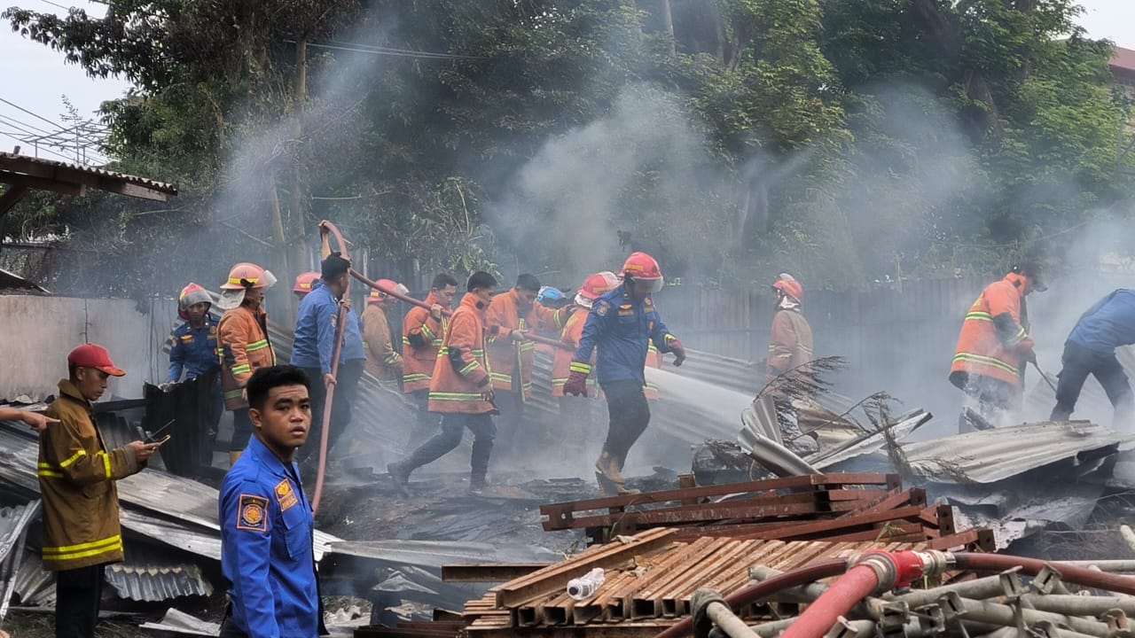 Diduga Korsleting Listrik, Tempat Tinggal Pekerja RS Mohammad Hoesin Palembang Terbakar