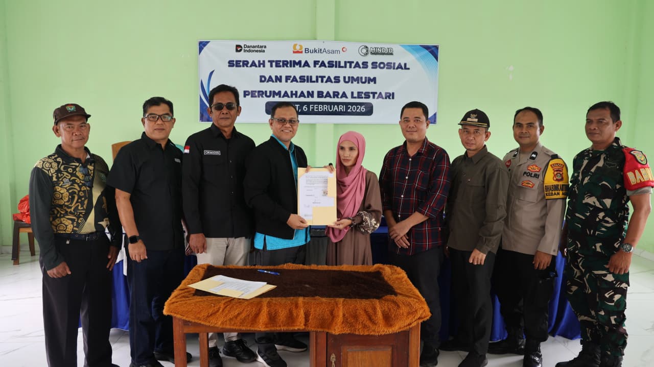 Dukung Permukiman Layak dan Tertata, PTBA Serahkan Fasos dan Fasum