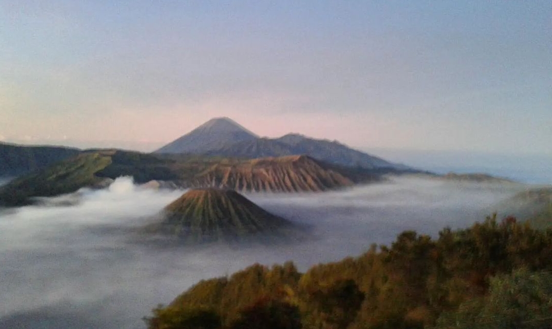 Cerita Mistis di Indonesia: 5 Kisah Mistis Gunung Semeru dari Penjaga Ranu Kumbolo 