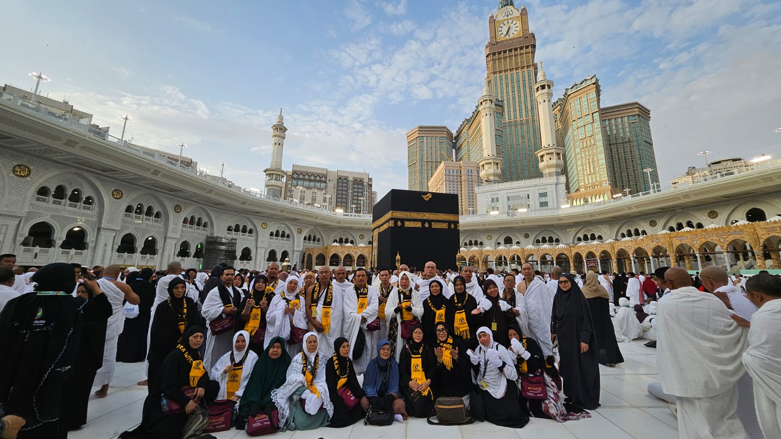 Tangis Haru Iringi 433 Jamaah Holiday Angkasa Wisata Saat Laksanakan Tawaf Wada