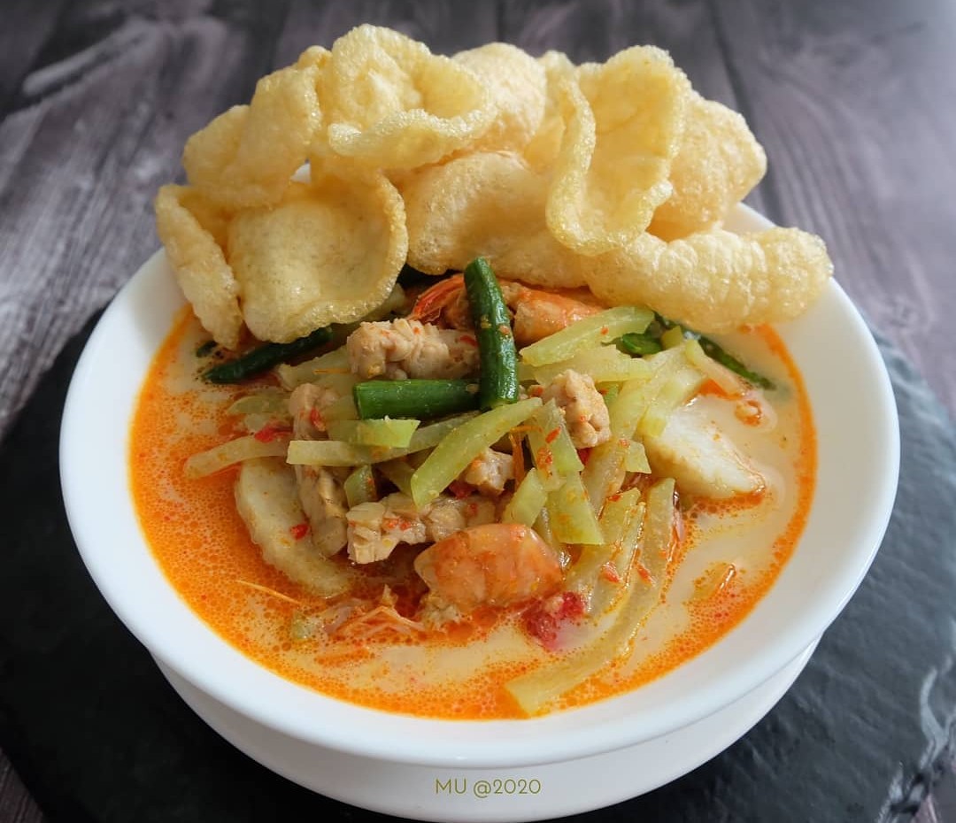 Lontong Sayur Dengan Sentuhan Udang dan Santan Rendah Lemak, Ini Cara Buatnya!