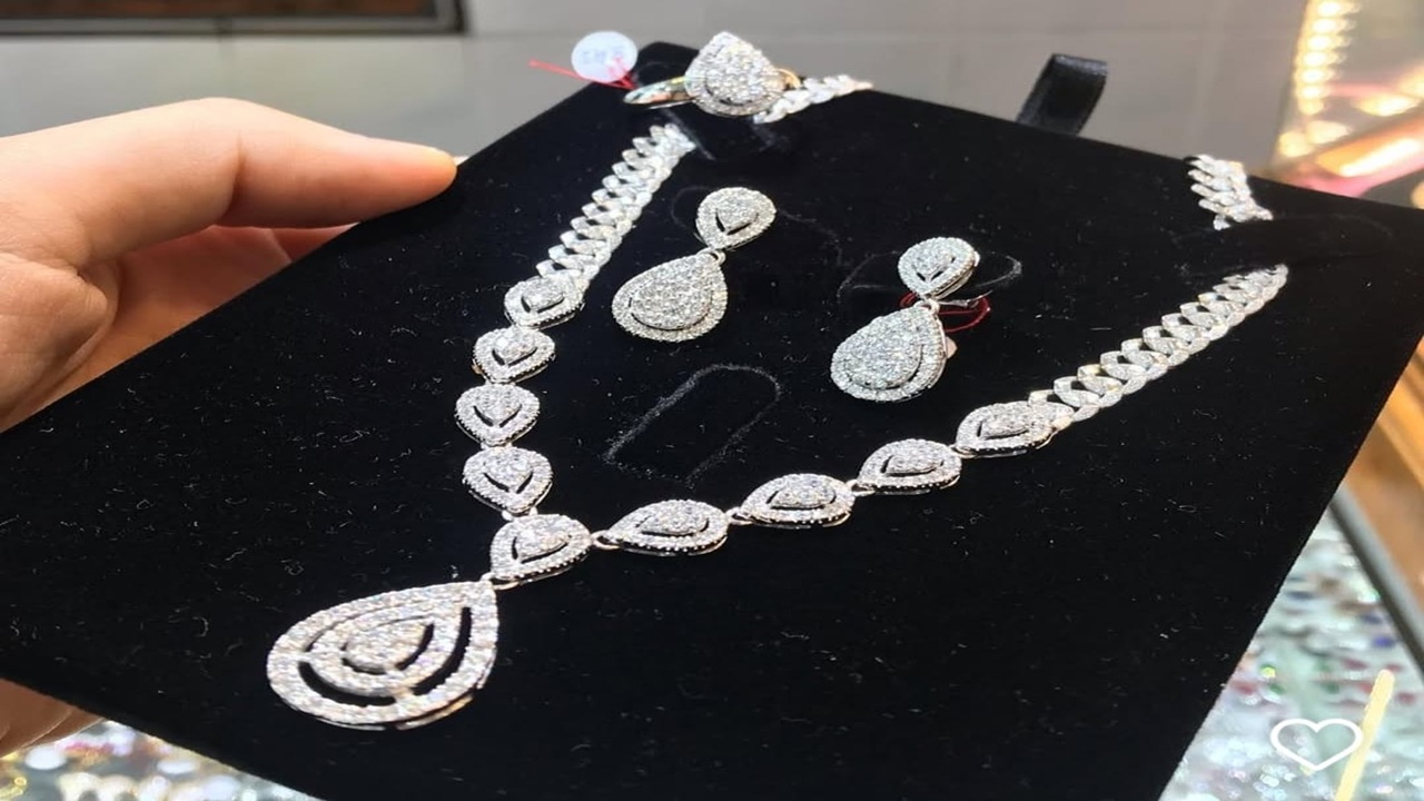 Mengenal Lebih Dekat Perhiasan Emas Putih