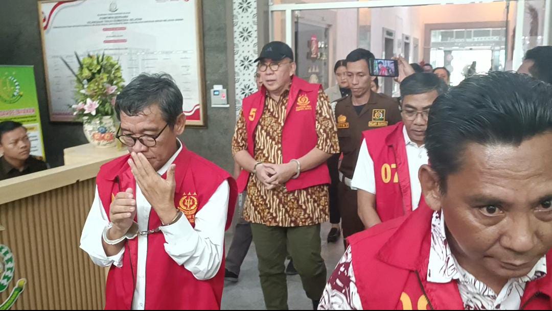 Kejati Sumsel Serahkan Lima Tersangka Korupsi Perkebunan Sawit Musirawas ke Kejari