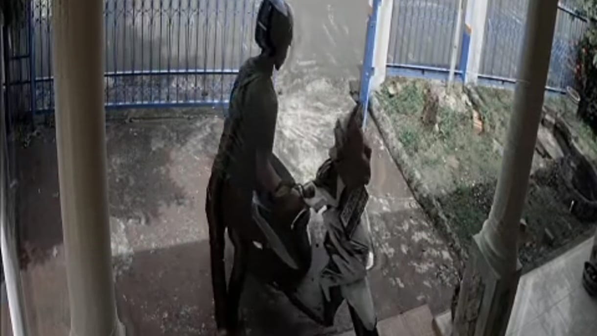 Motor Pengajar Les Raib Digondol Pencuri Terekam Kamera CCTV