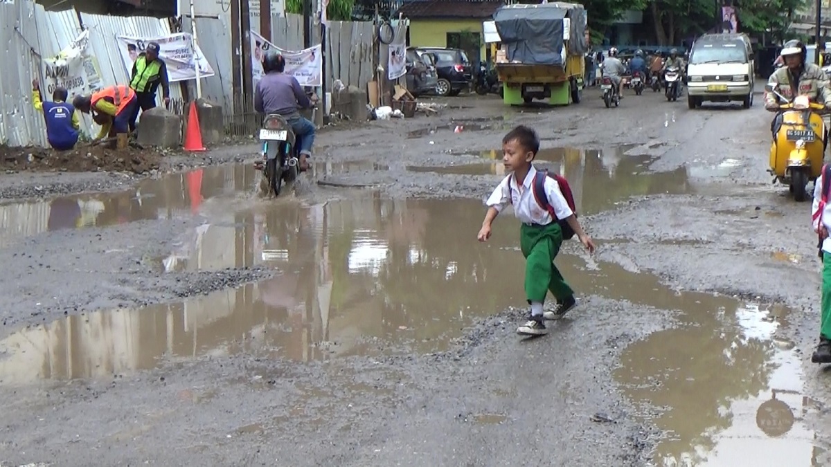 Akhir Tahun 2024, Pemerintah Genjot Perbaikan 1.254 Ruas Jalan di Palembang!