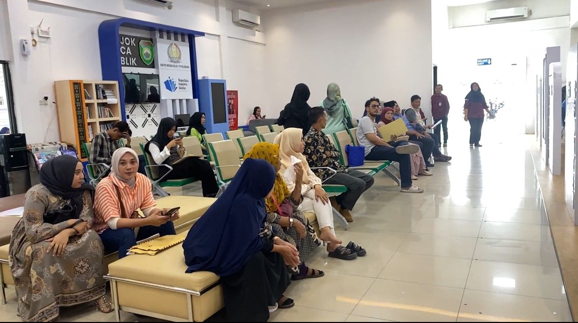 Libur Sekolah, Kantor Imigrasi Palembang Dipadati Warga