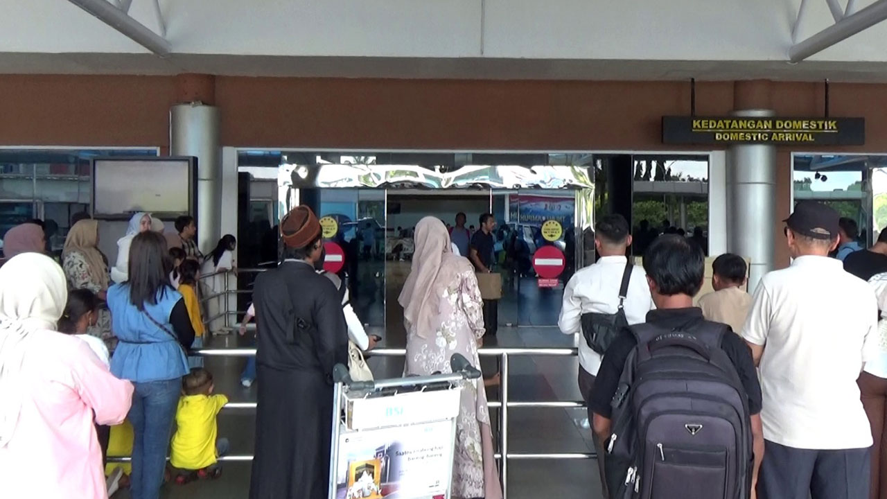 Hari Terakhir Libur, Penumpang Padati Bandara Internasional SMB II Palembang