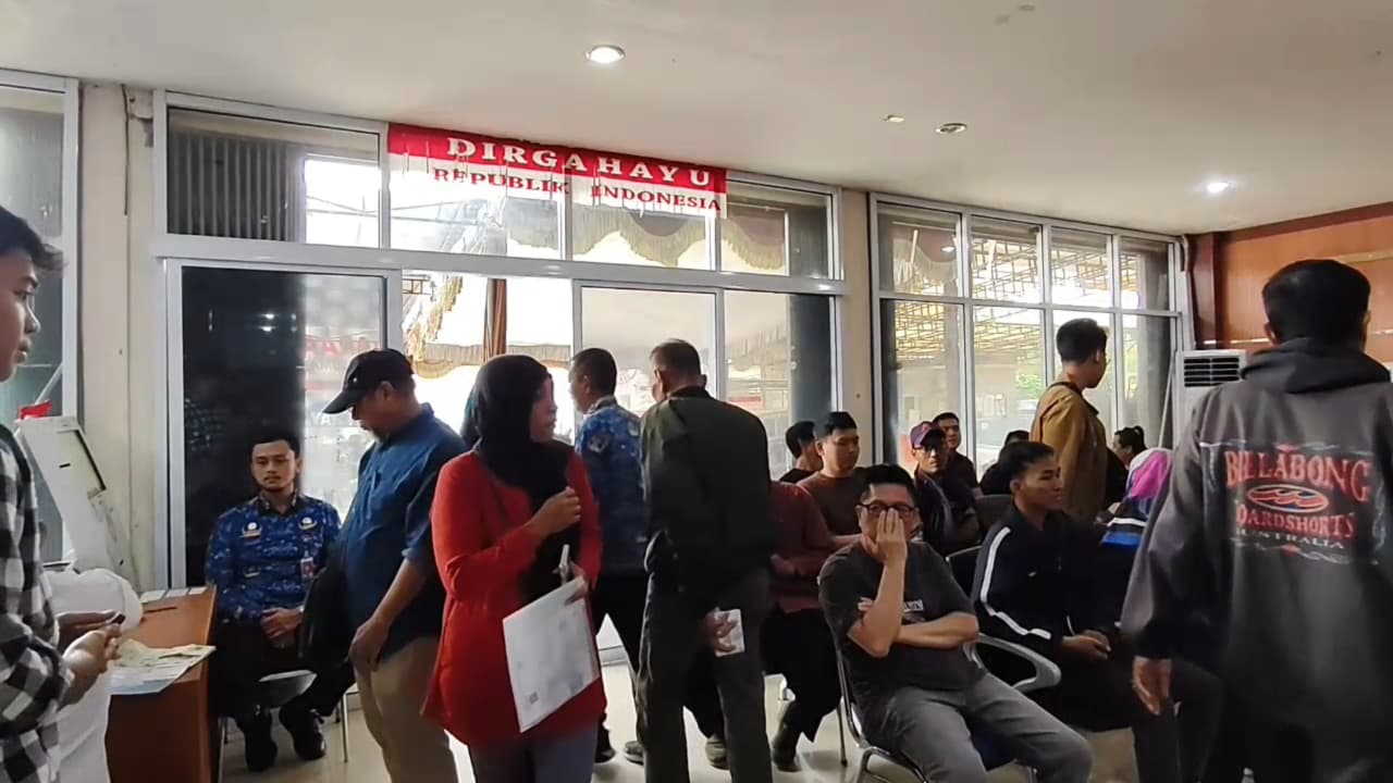 Kejar Deadline Pemutihan Pajak, Warga Padati Samsat Palembang