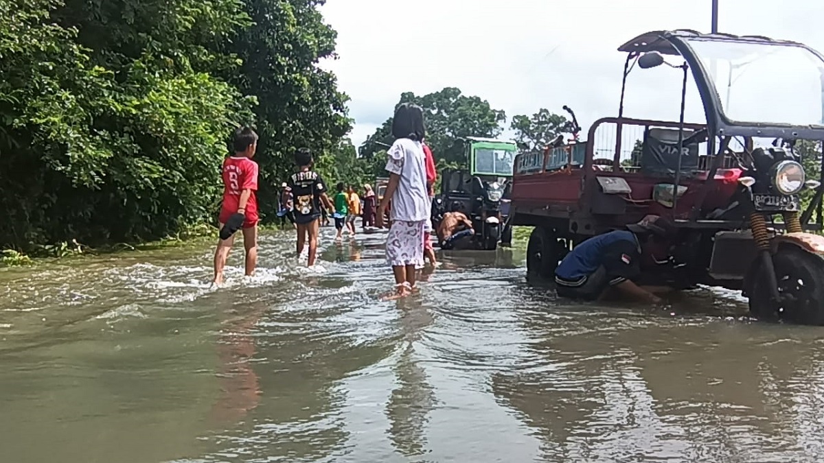 Awas! Jalan Sekayu-Plakat Tinggi Terputus Akibat Banjir di Muba
