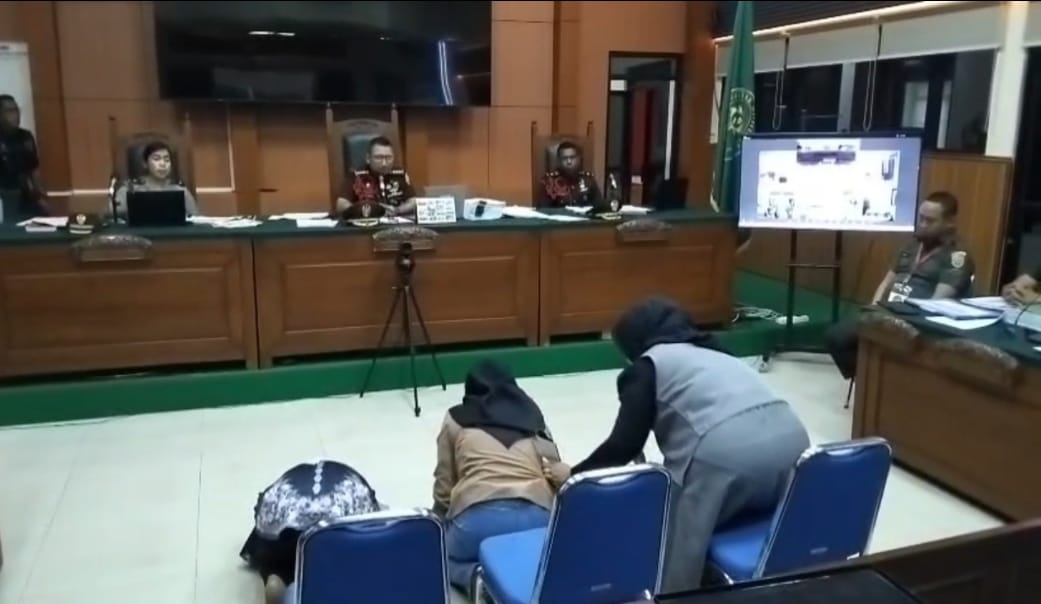Bikin Haru Sidang!! Istri hingga Ibunda Korban Sujud di Depan Hakim, Minta Kopka Bazarsya Dihukum Mati
