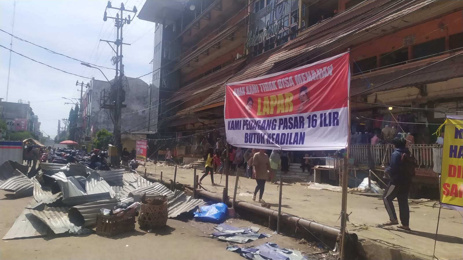 Lapak Pedagang Dibongkar Petugas, Pasar 16 Ilir Palembang Segera Direvitalisasi