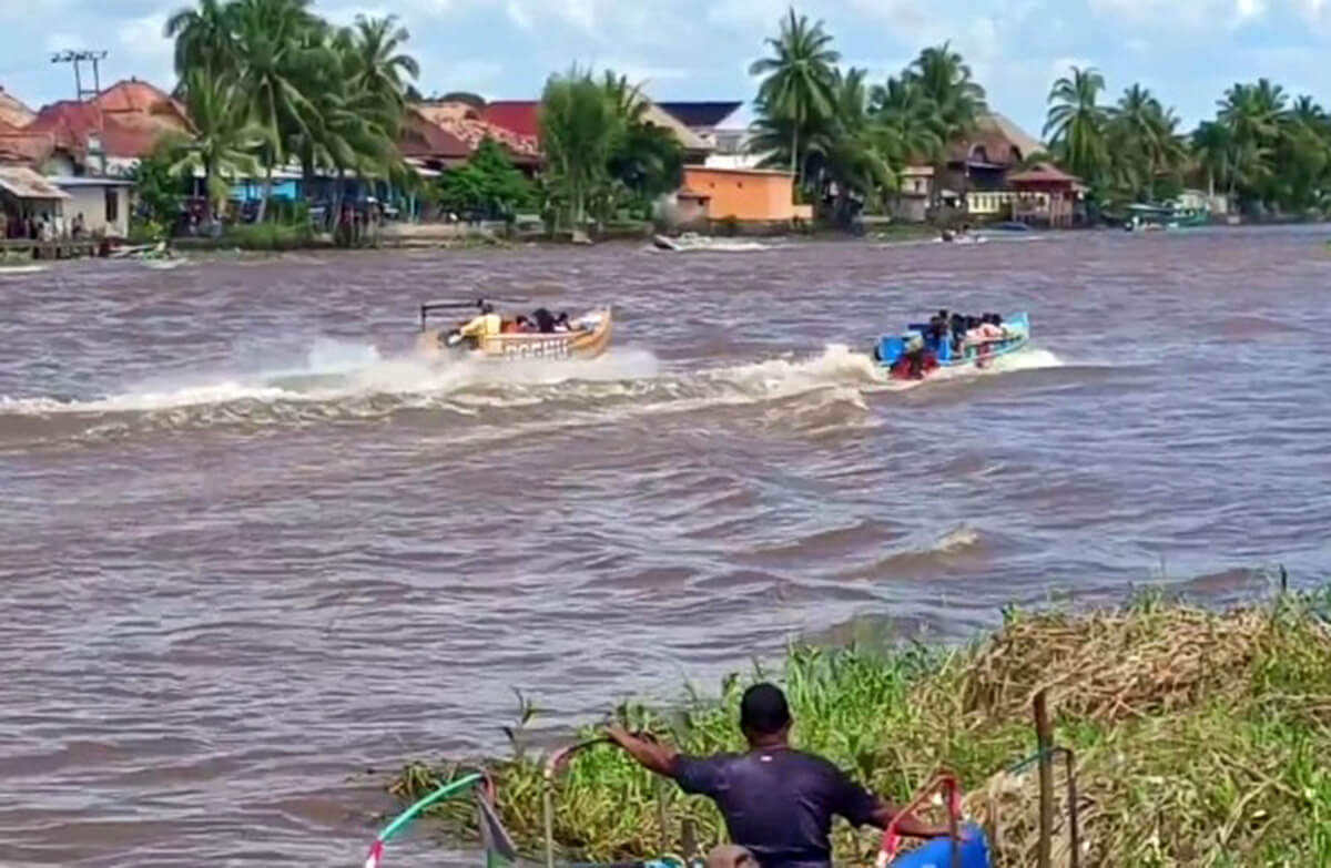 Memacu Adrenalin dengan Wisata Air Cakat Stempel Speedboat di Sungai Komering