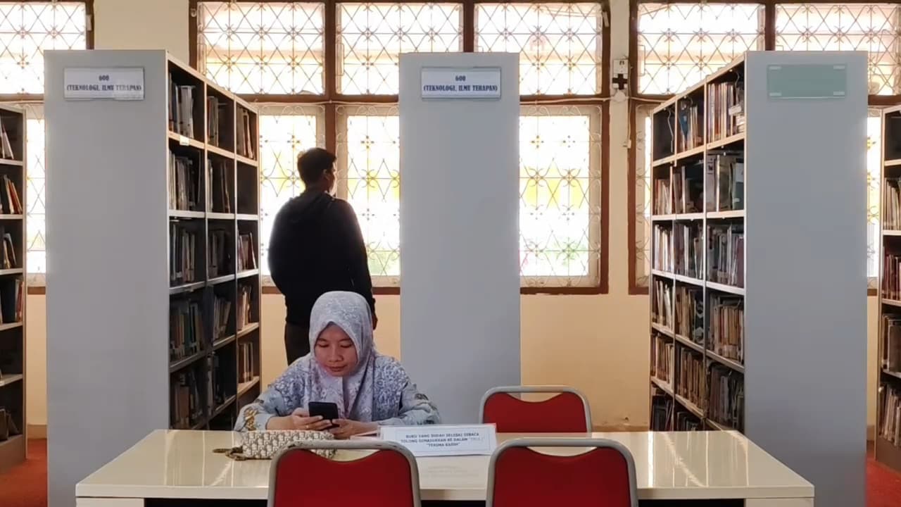 Minat Baca Anak Muda Tertekan Dominasi Gadget