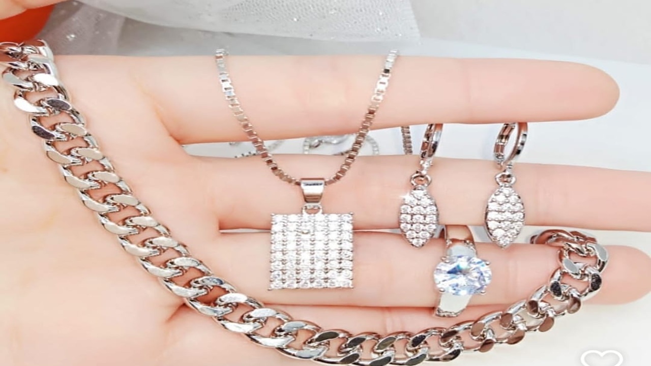 Jangan Tertipu! Ini Cara Akurat Membedakan Emas Putih dan Perak Asli