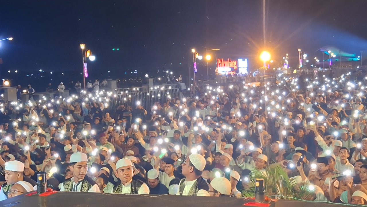 Warga Palembang Padati BKB, Antusias Ikuti Tabligh Akbar Ustad Abdul Somad