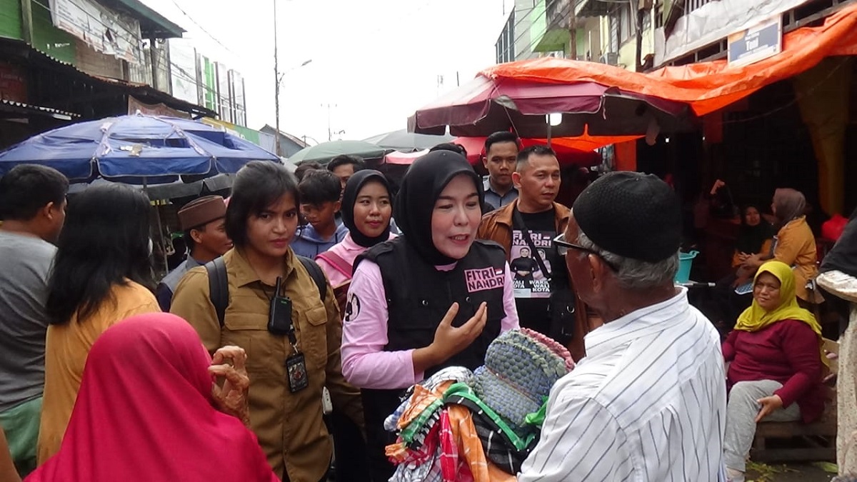 Fitri Kunjungi Pasar 26 Ilir, Fokus Utama pada Peningkatan Keamanan Pasar!