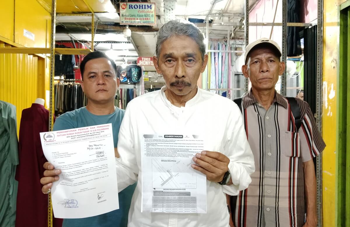 Pedagang Pasar 16 Ilir Palembang Kembalikan Surat Edaran PTBCR dan Tolak Relokasi