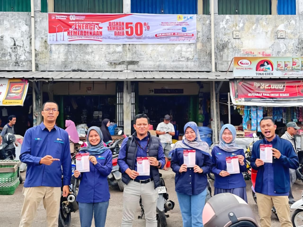 PLN UP3 Ogan Ilir Ajak Warga Pasar Indralaya Naik Daya dengan Diskon 50%
