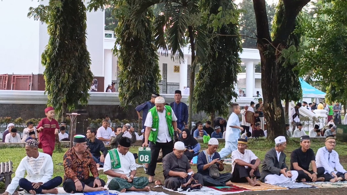 20 Ribu Jemaah Padati Salat Ied di Masjid Agung SMB Jayo Wikramo Palembang