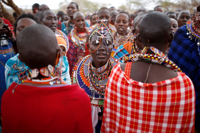Tradisi Unik Suku Maasai di Kenya: Pengantin Wanita Diludahi Sang Ayah Bentuk Cinta dan Keberuntungan