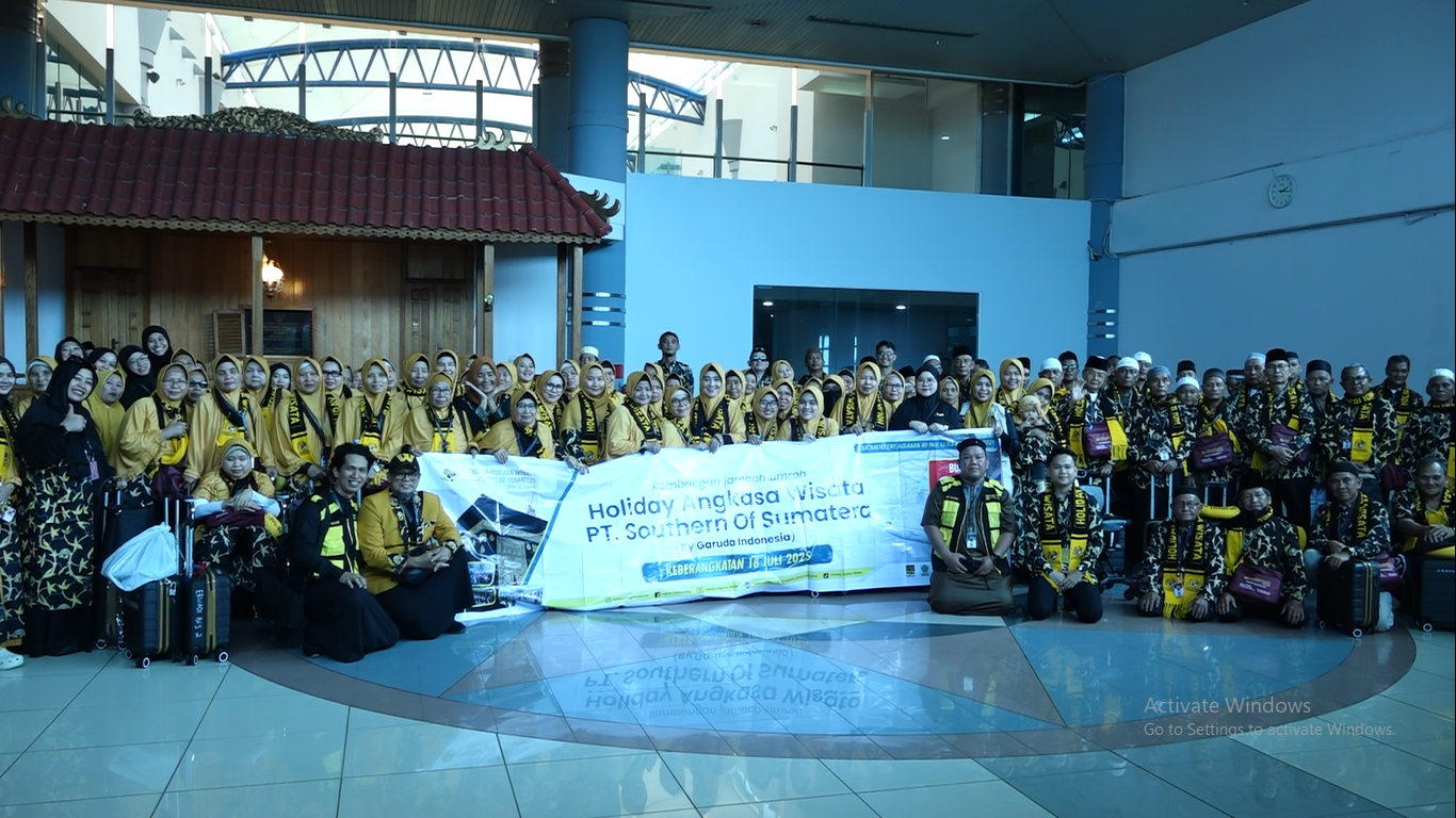 Holiday Angkasa Wisata Berangkatkan 125 Jamaah Umroh Paket 12 Hari  