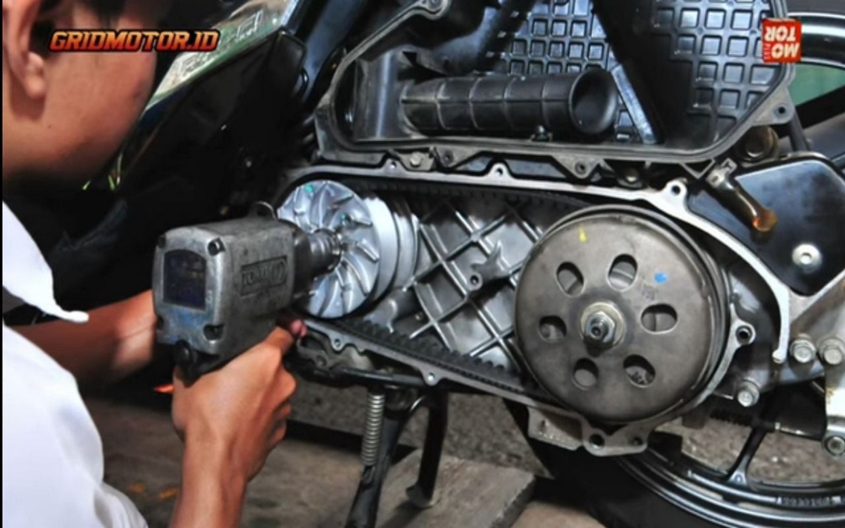 Kenapa Motor Matic Saat  Digas  Full, V-Belt  Suka Slip? Ternyata Ini Penyebabnya