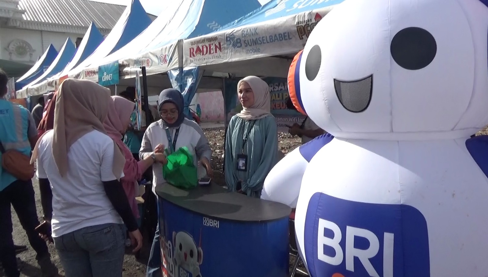 Booth BRI Layani Pembukaan Rekening Mudah dan Cepat di Jalan Sehat PALTV