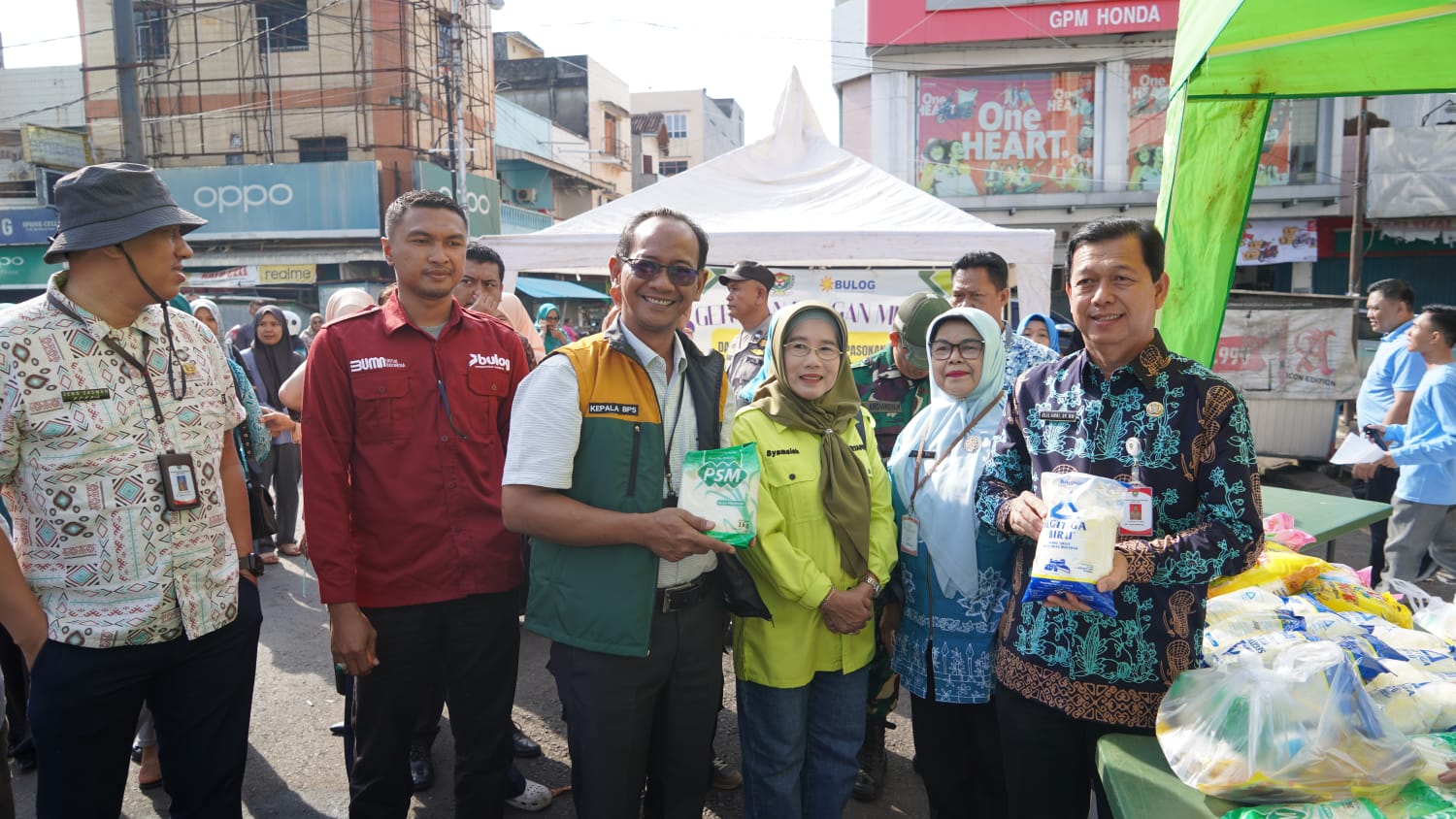 Masyarakat Serbu GPM dan OPM di Terminal Mambo II
