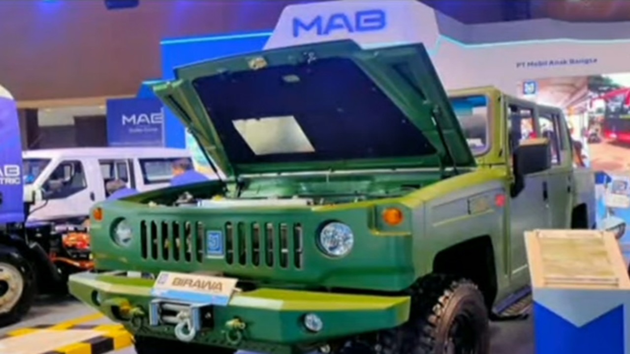 Birawa Military Jeep Electric Resmi Diperkenalkan MAB di PEVS 2025: Tangguh di Medan Ekstrim
