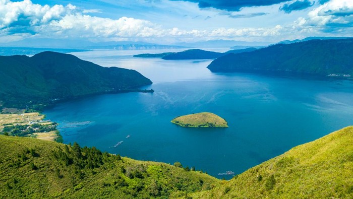 Danau Toba, Danau Vulkanik Terbesar di Dunia: Memahami Keajaiban Geologi dan Warisan Budaya Indonesia