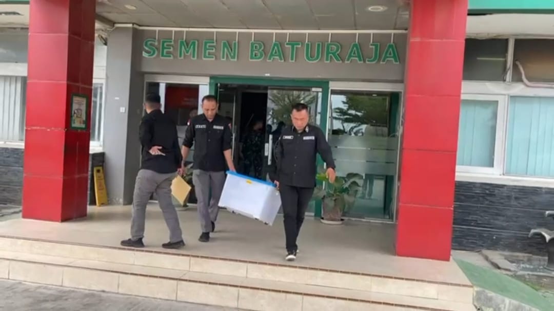 Tim Penyidik Kejati Sumsel Geledah 3 Lokasi Terkait Dugaan Korupsi Distribusi Semen PT KMM