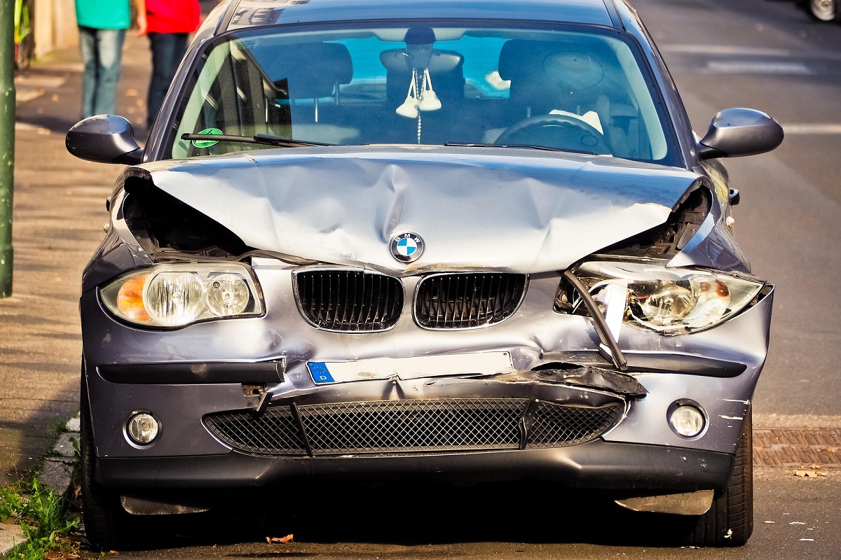 Mobil BMW Ringsek Usai Kecelakaan, Kerusakan Bodi dan Biaya Perbaikan Jadi Perhatian