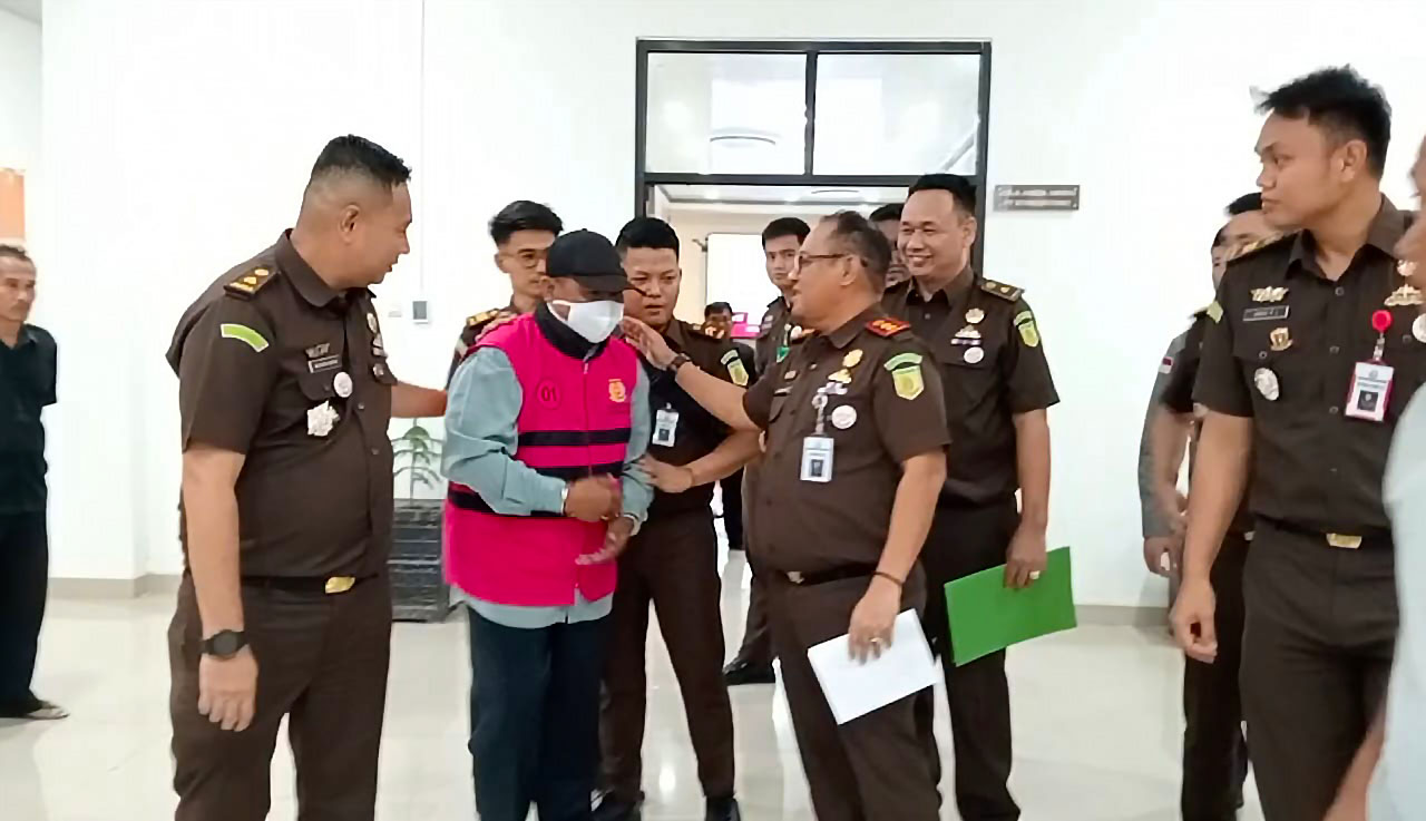 Kejari Muara Enim Tahan Oknum Mantan Kades Petanang Perkara Korupsi Dana Desa Rp1,2 Miliar