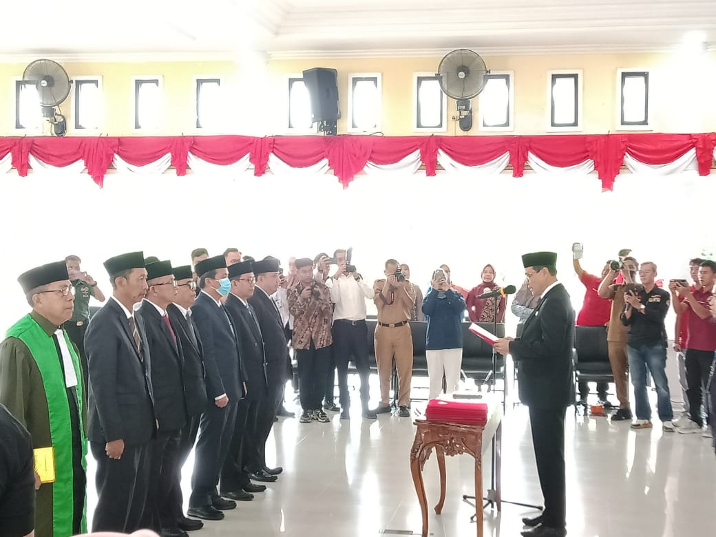 Bupati Edison Rotasi 6 Pejabat Pemkab Muara Enim