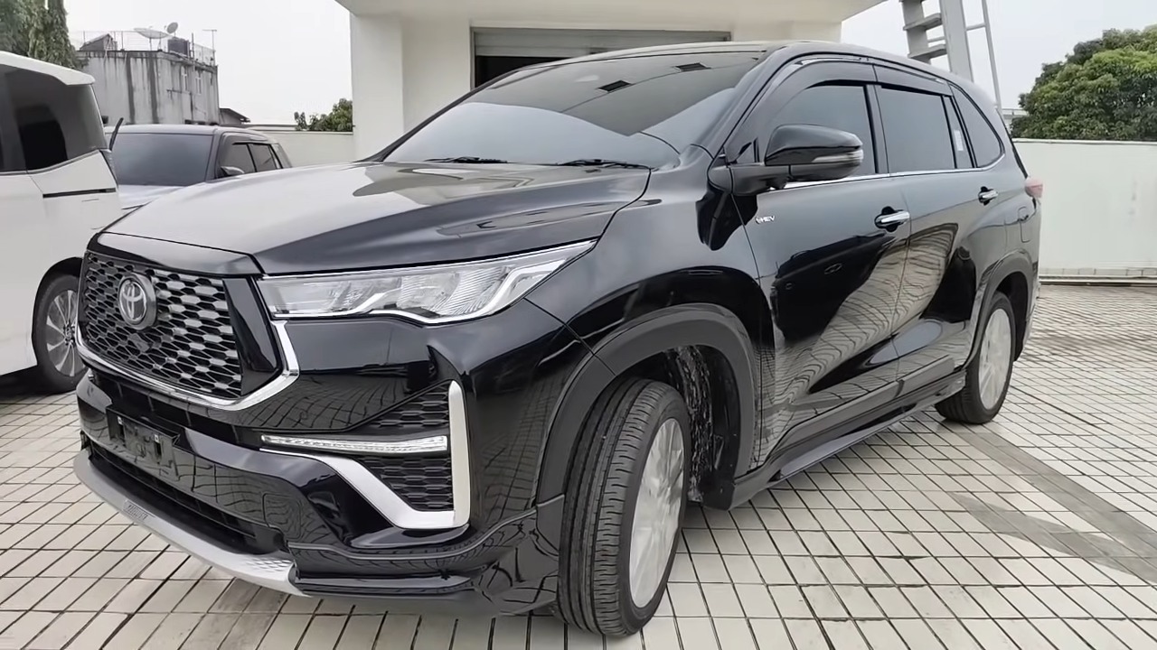 Review Lengkap INNOVA ZENIX Q HYBRID 2025 Mobil Keluarga Premium Paling Canggih dari Toyota!