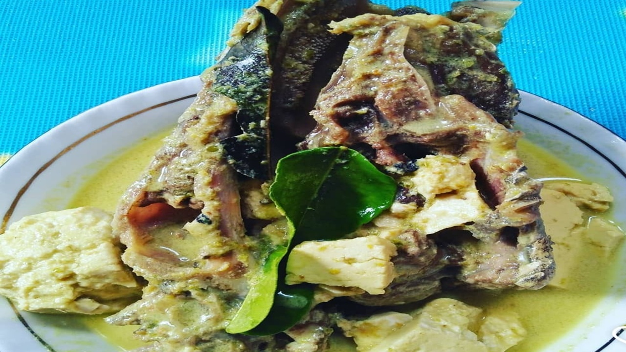 Cita Rasa Sungai Musi Gulai Kepala Ikan Baung Berkuah Santan Pedas Asam