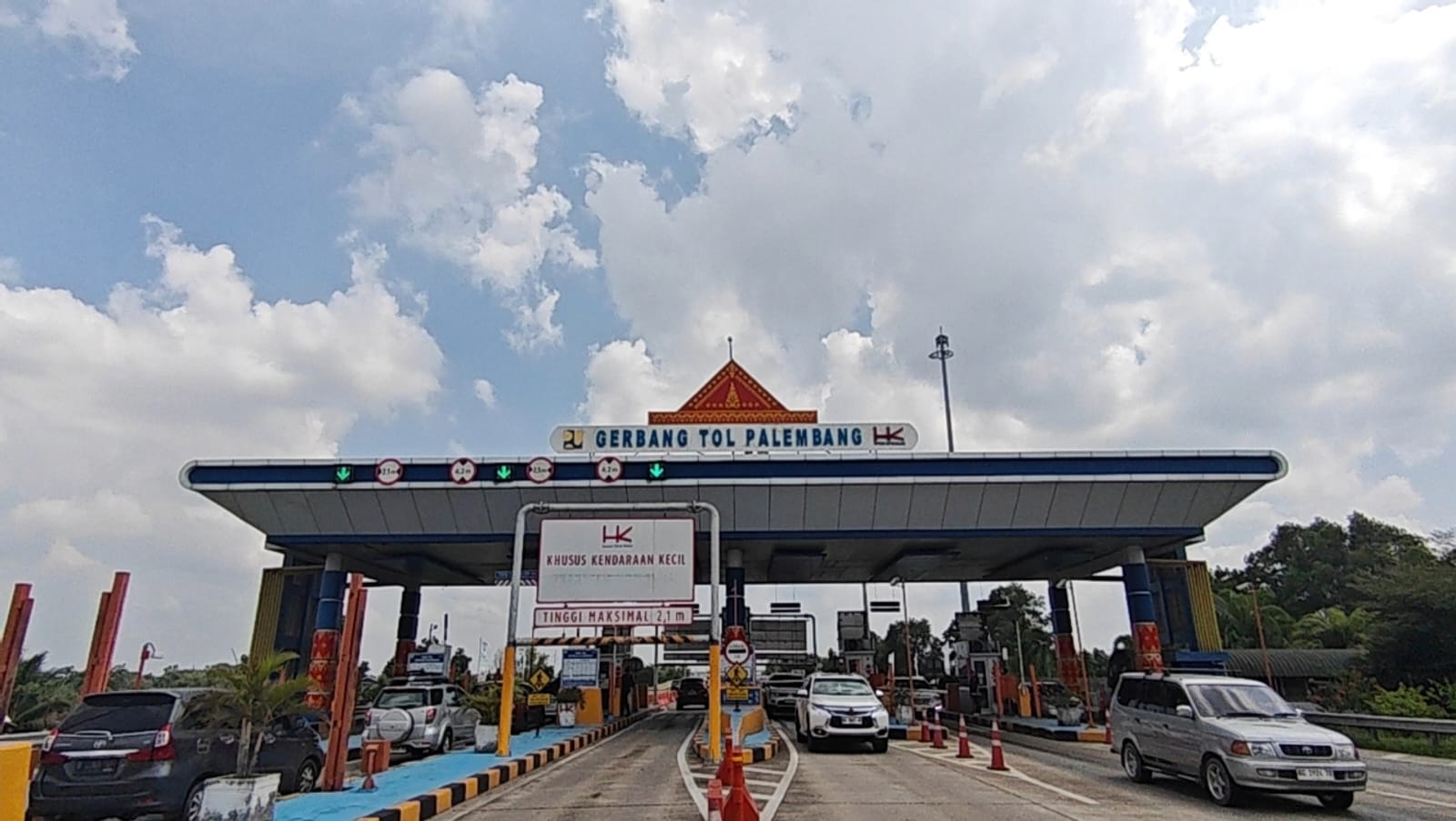 Arus Balik Lebaran, Pengendara Padati Gerbang Tol Palembang–Indralaya