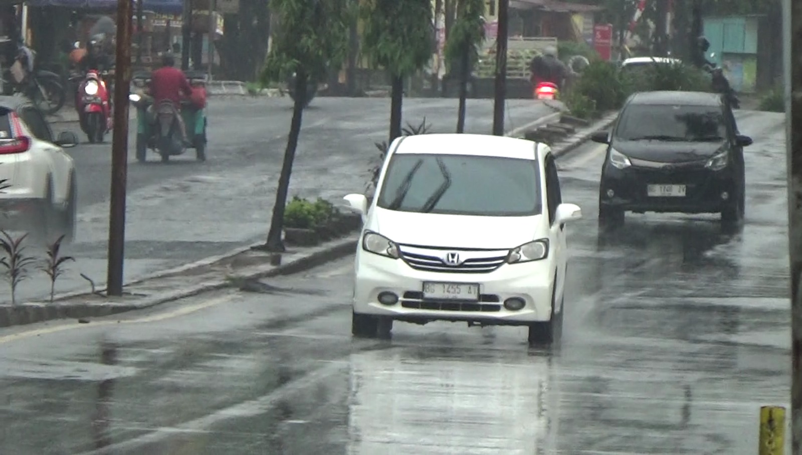 Hujan Guyur Palembang, Warga Harapkan Cuaca Panas dan Polusi Berkurang